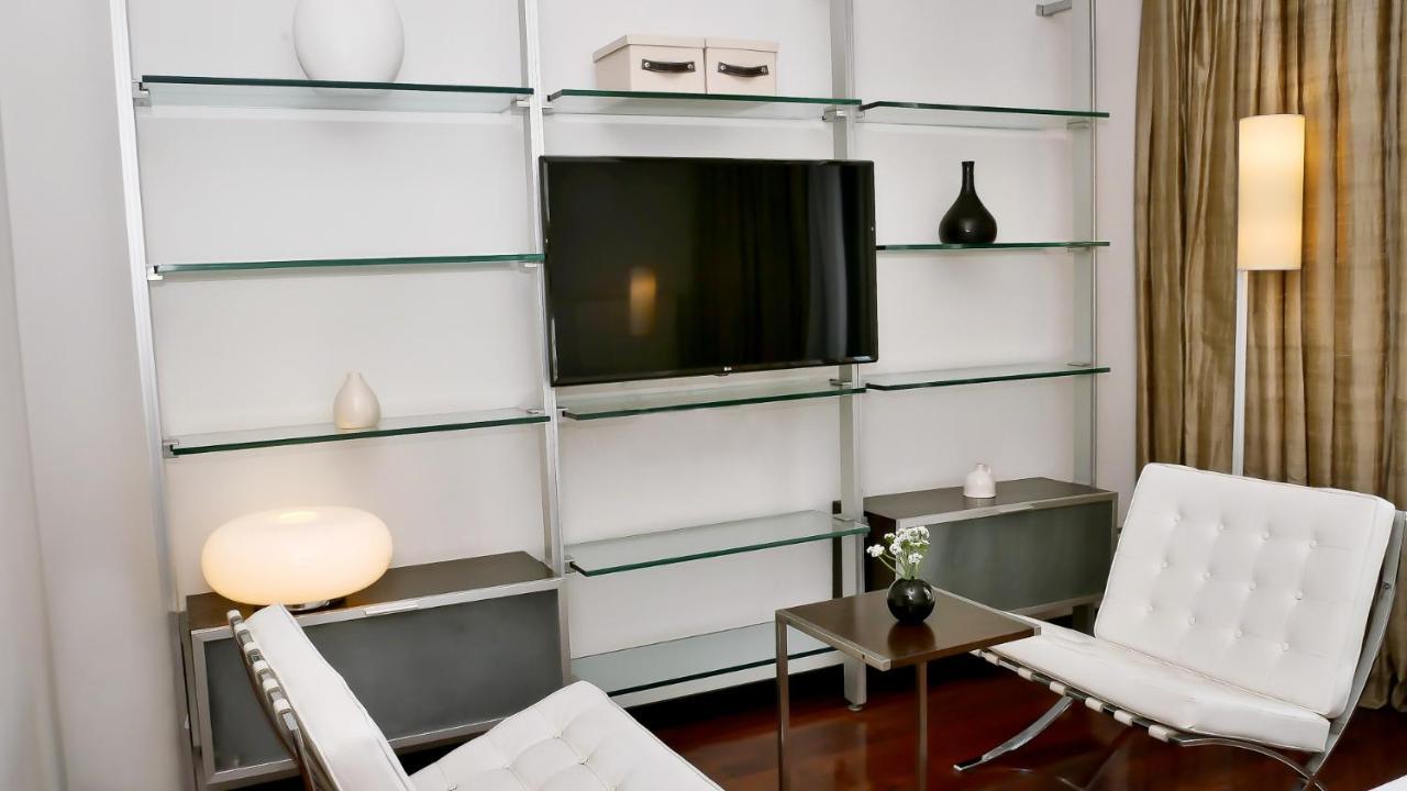 725 Continental Hotel Буенос-Айрес Екстер'єр фото A flat screen television